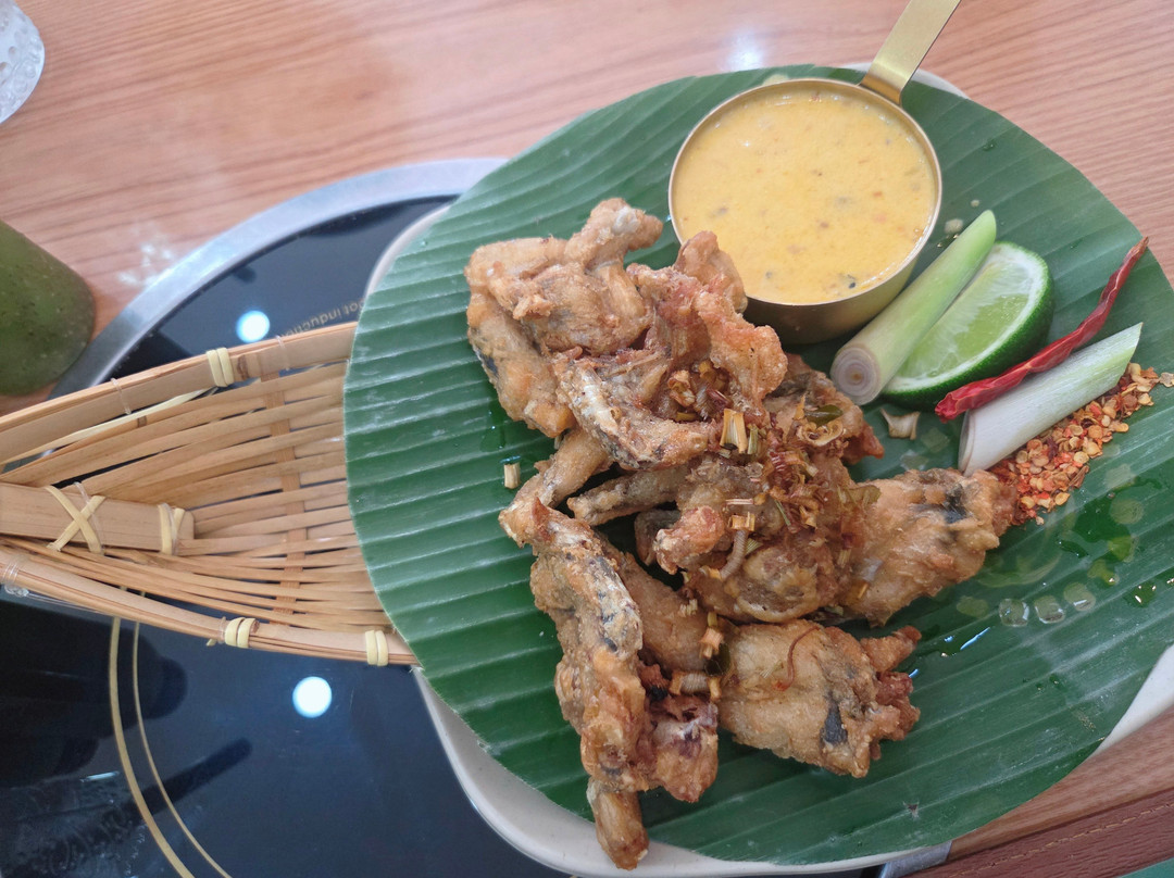 Ech Xanh Restaurant - Nguyen Canh Chan