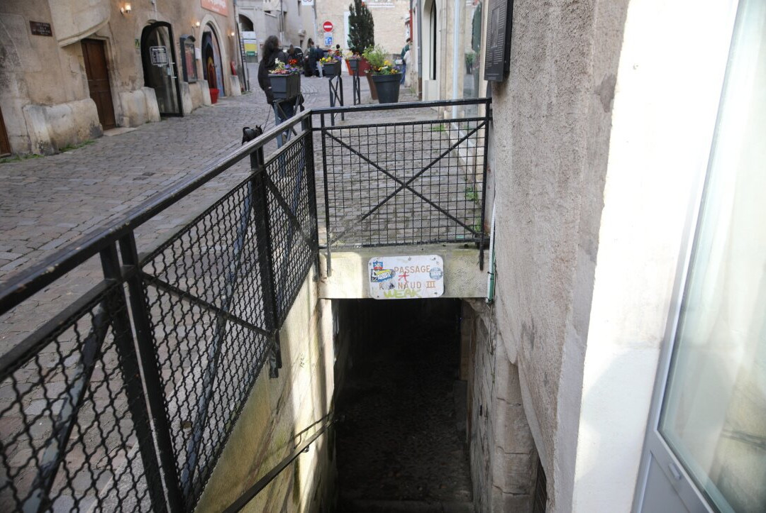 La Fontaine aux Lépreux-多勒必去景点