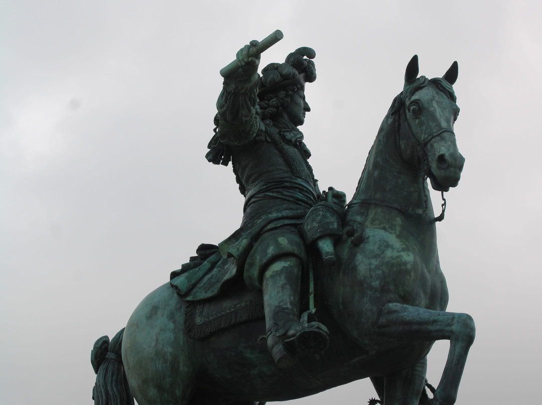 Monument a Louis XIV-凡尔赛必去景点