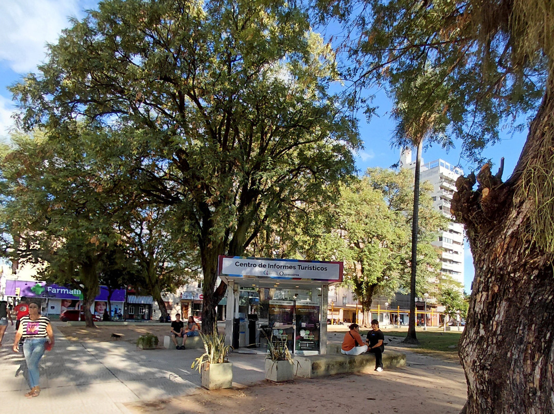 Plaza Sargento Cabral-科连特斯必去景点