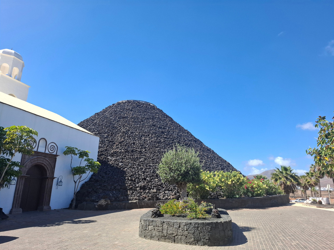 兰萨罗特火山酒店主图