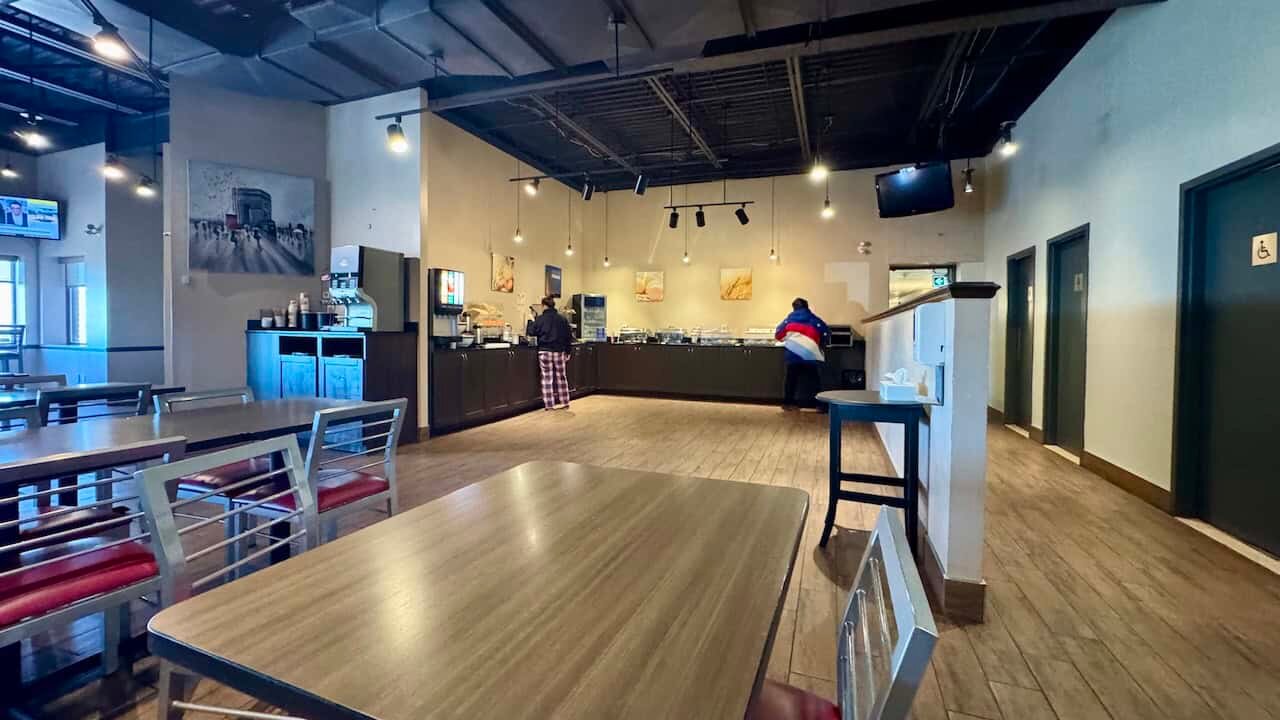 拉瓦尔舒适酒店-旅行者