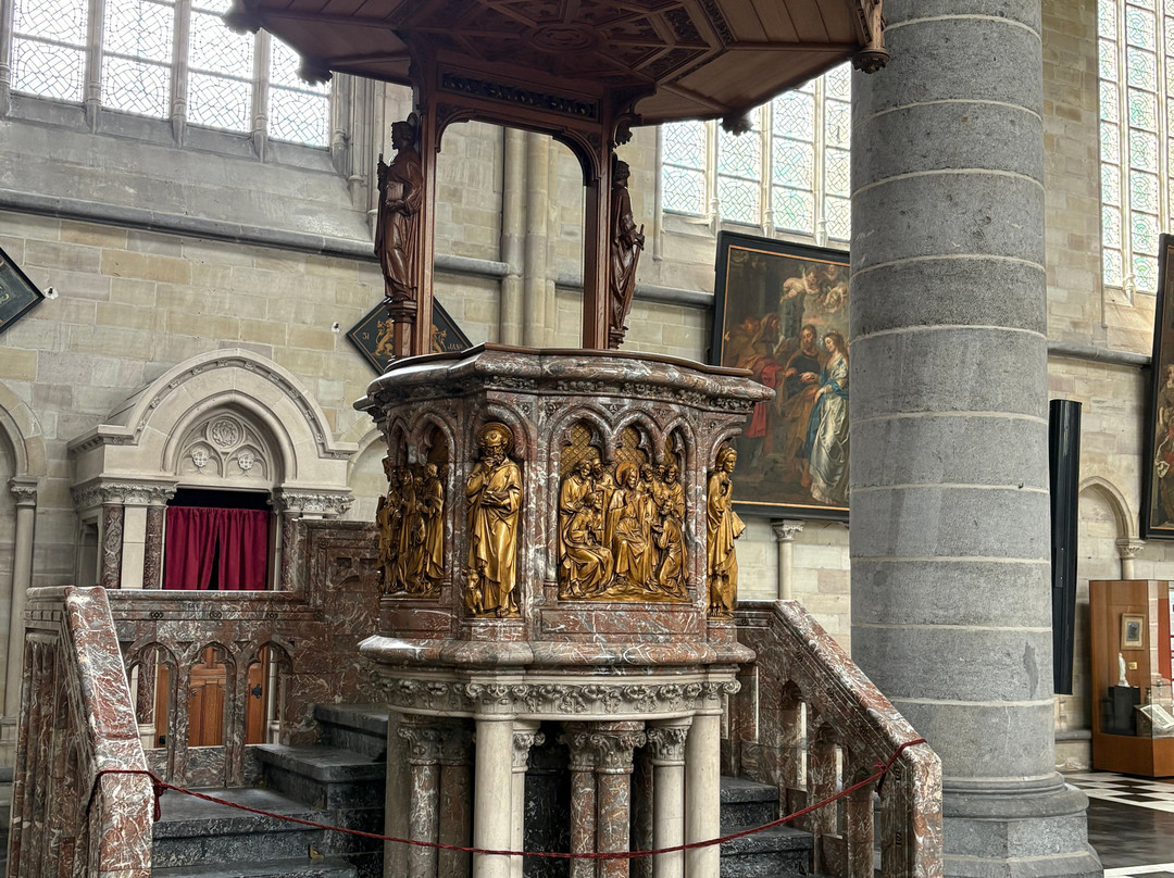 Saint Martin's Cathedral-伊普尔必去景点