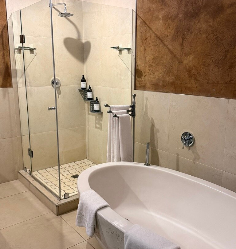 非洲岩水疗酒店主图