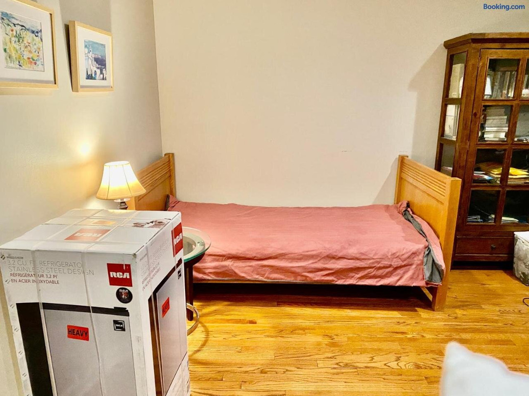 B3 A private room in Naperville downtown with desk and Wi-Fi near everything