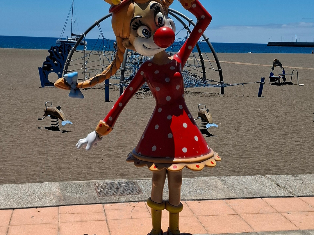 Statue Of The Lady In The Spotty Dress-Gran Tarajal必去景点