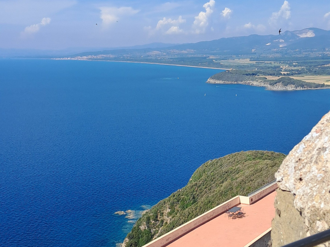 Torre Medievale e Rocca Degli Appiani-Populonia必去景点