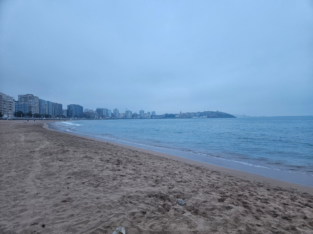 Playa de San Lorenzo-希洪必去景点