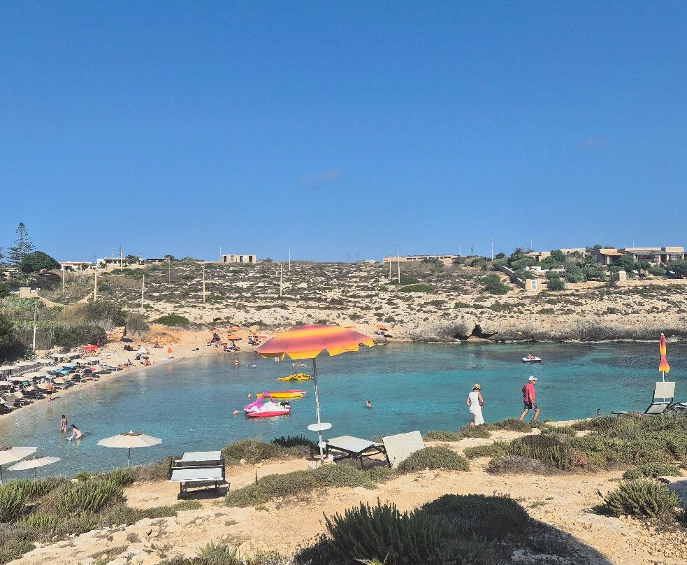 Spiaggia Cala Francese-兰佩杜萨必去景点