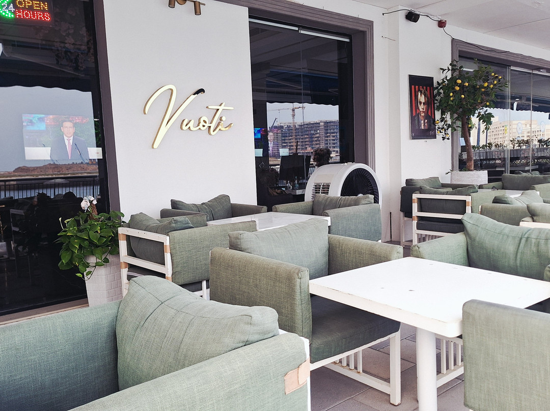 Vuoti Cafe & Lounge
