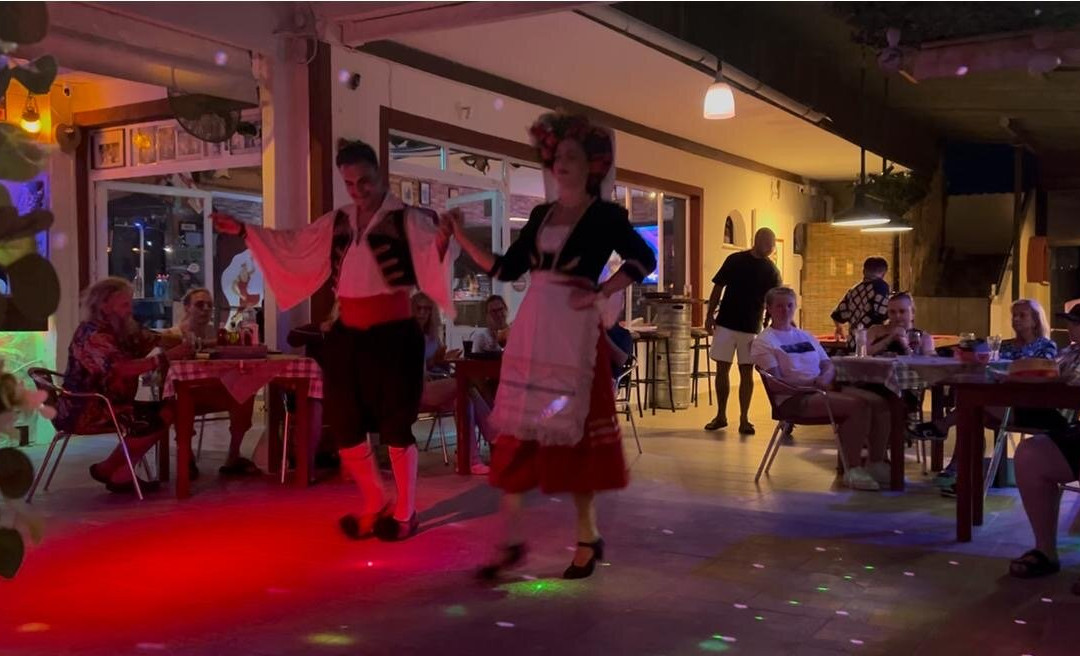 Mad Mike's Bar-Agios Georgios必去景点
