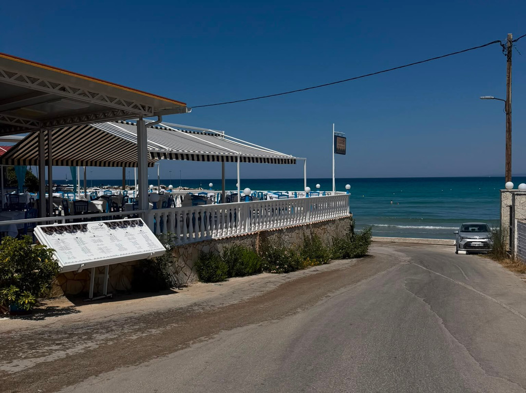 Planos Beach Hotel 海滩酒店主图