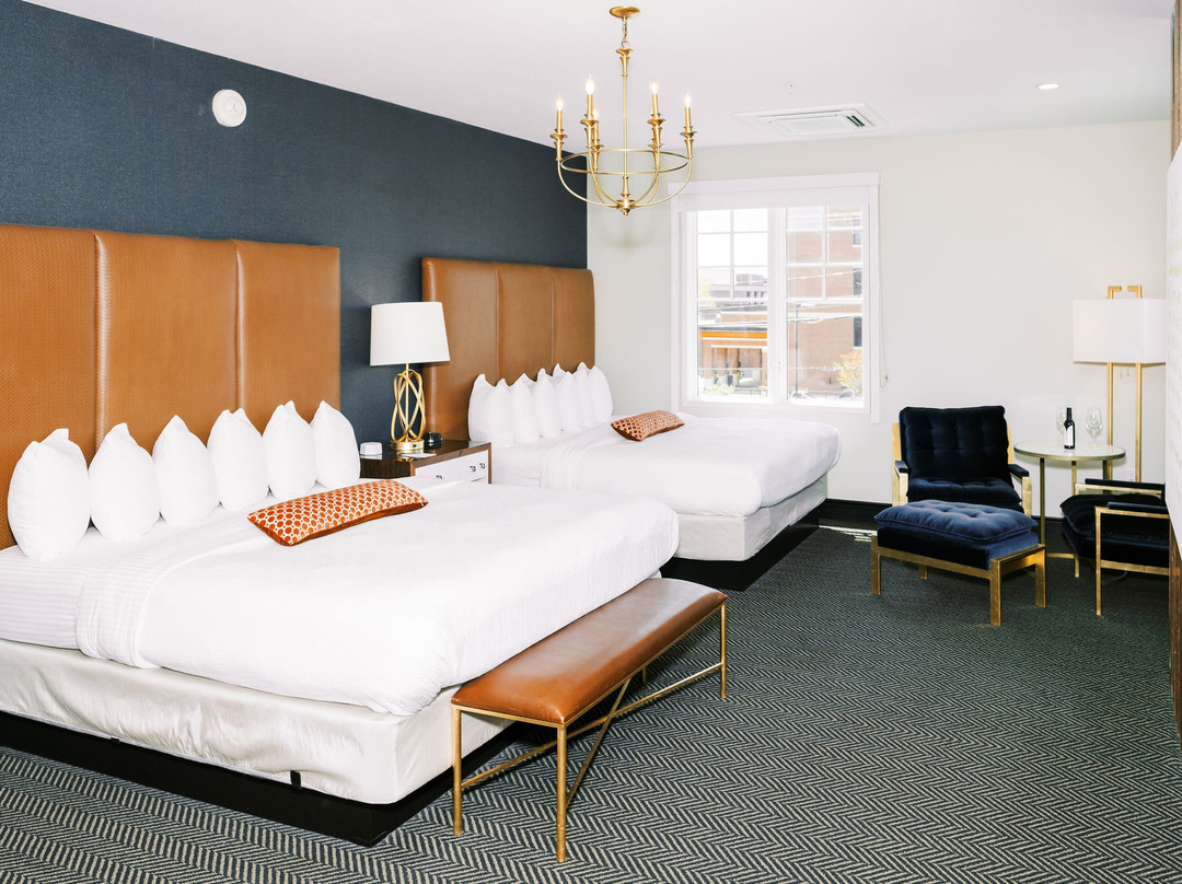 The Collegiate Hotel主图