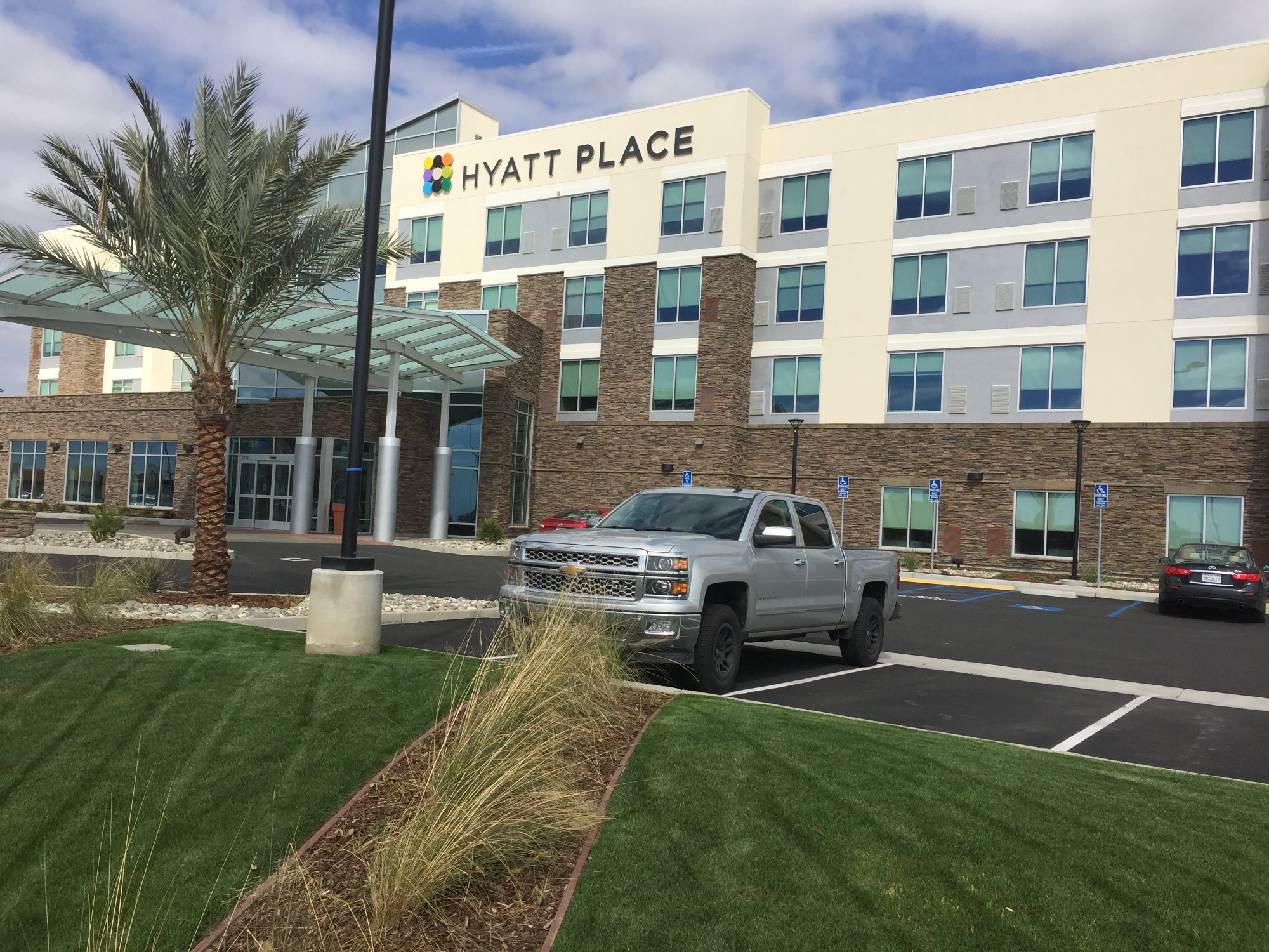 Hyatt Place Delano-浴室