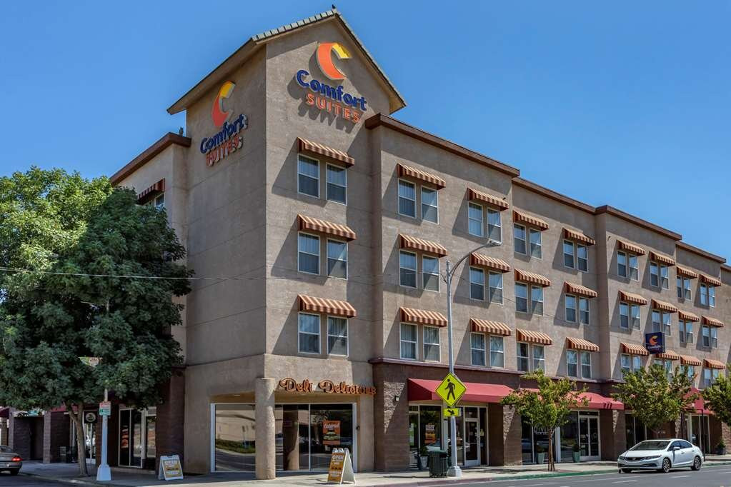 Comfort Suites Visalia - Convention Center主图
