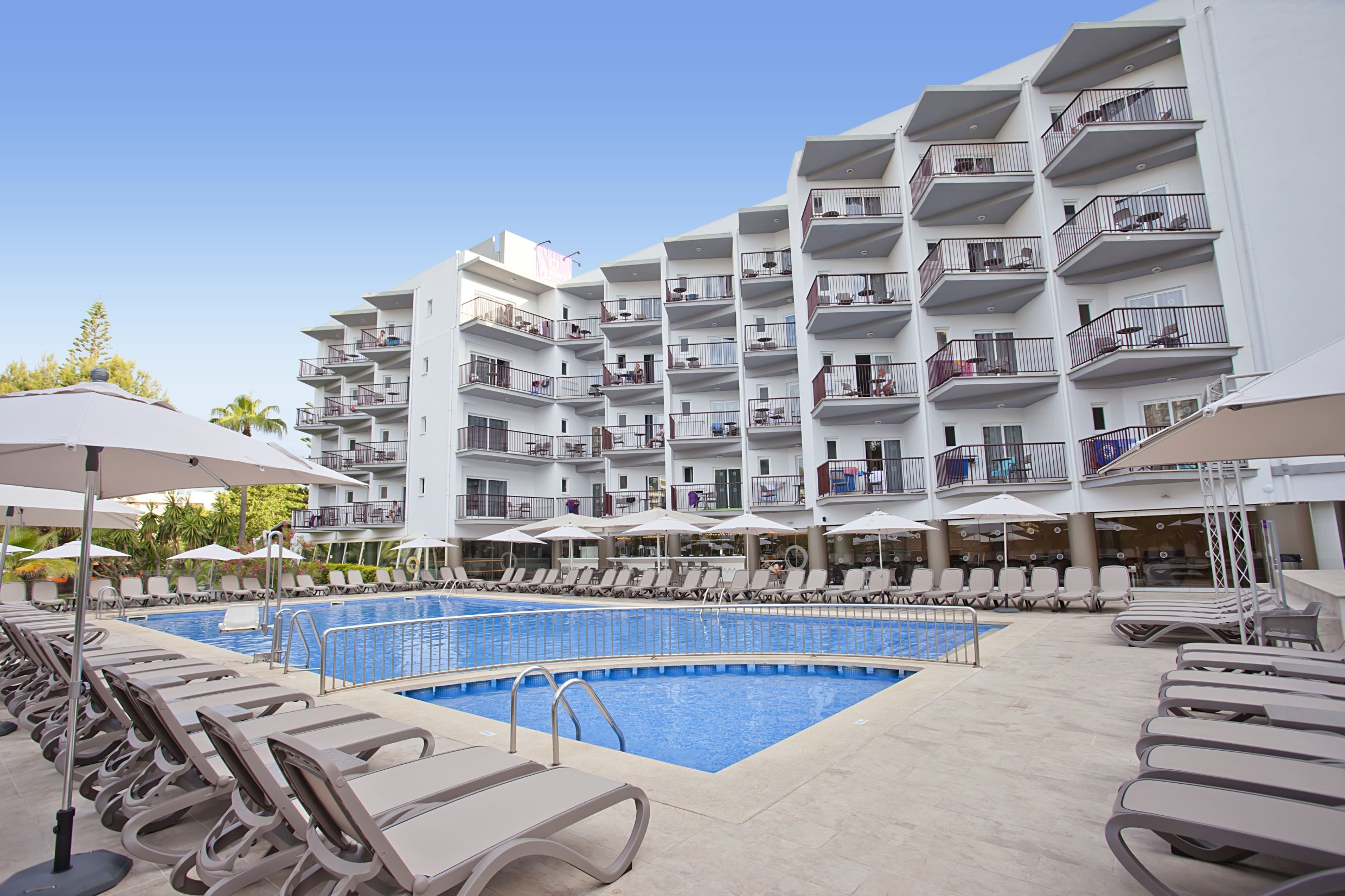 Fergus Bermudas-官方