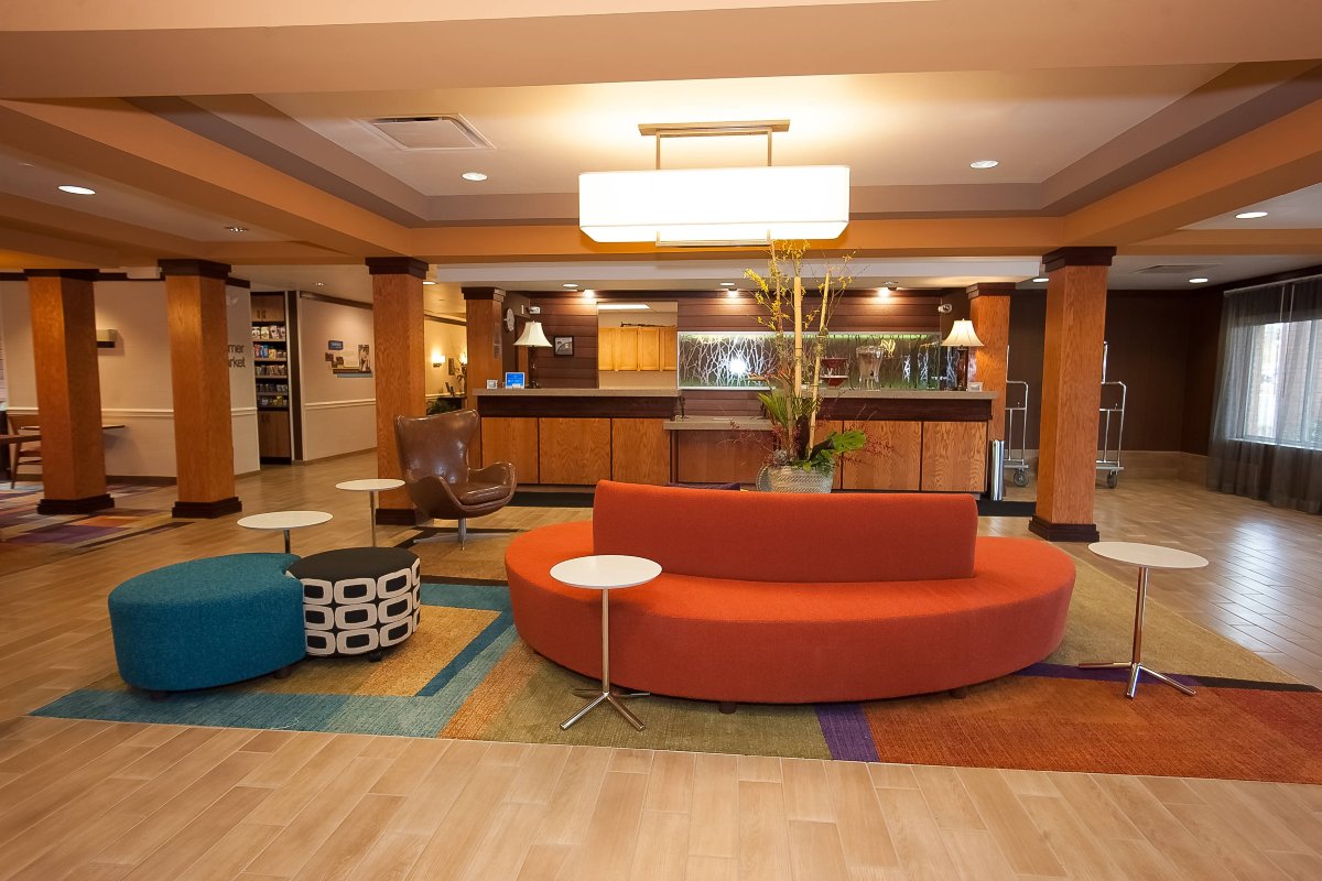 舒适套房酒店阿克伦南-官方