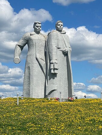 Memorial Geroyam-Panfilovtsam景点图片