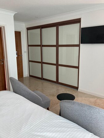 Ecton House主图