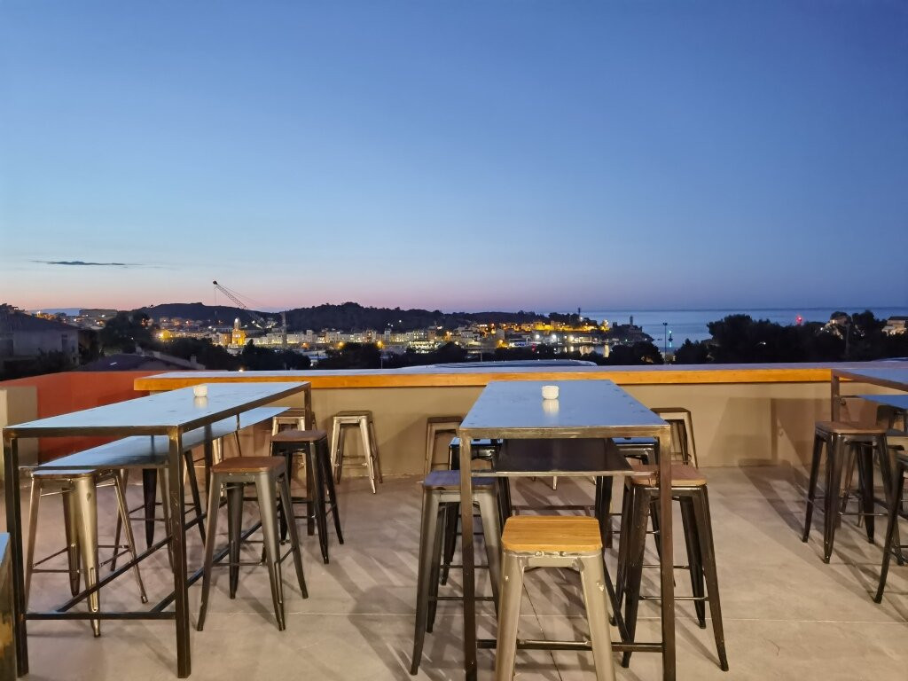 Le Bar Sans Nom