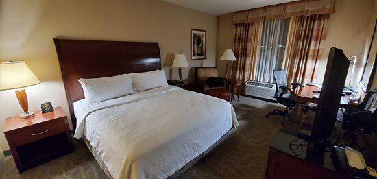 帕姆代尔希尔顿花园酒店主图