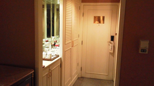 上海南新雅皇冠假日酒店主图