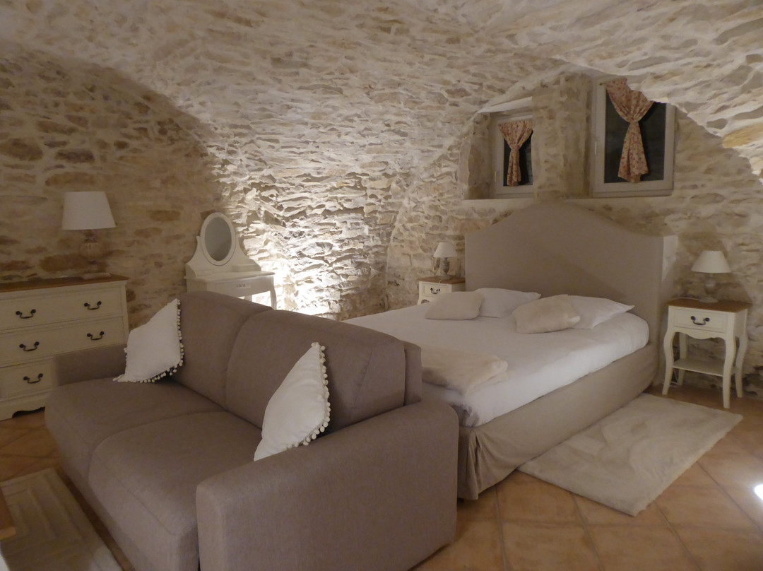 Lirac旅游攻略图片