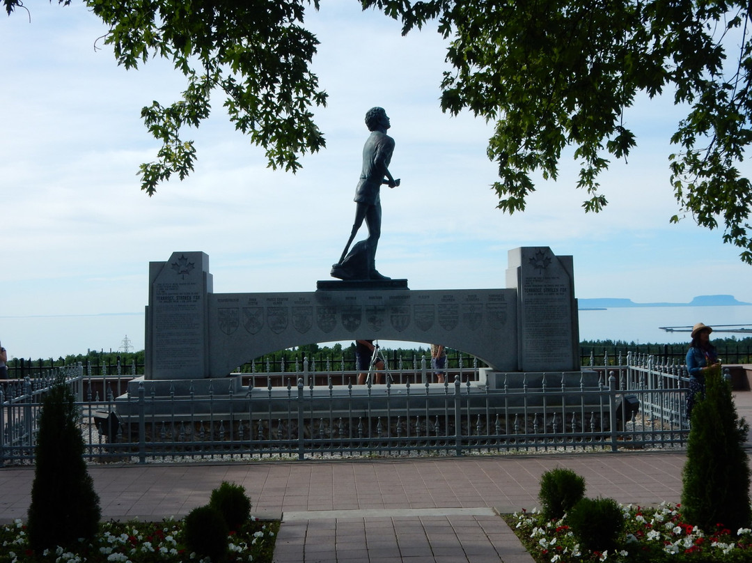 Terry Fox Monument景点图片