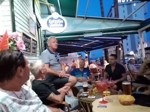 Browns Bar-托雷莫里诺斯必去景点