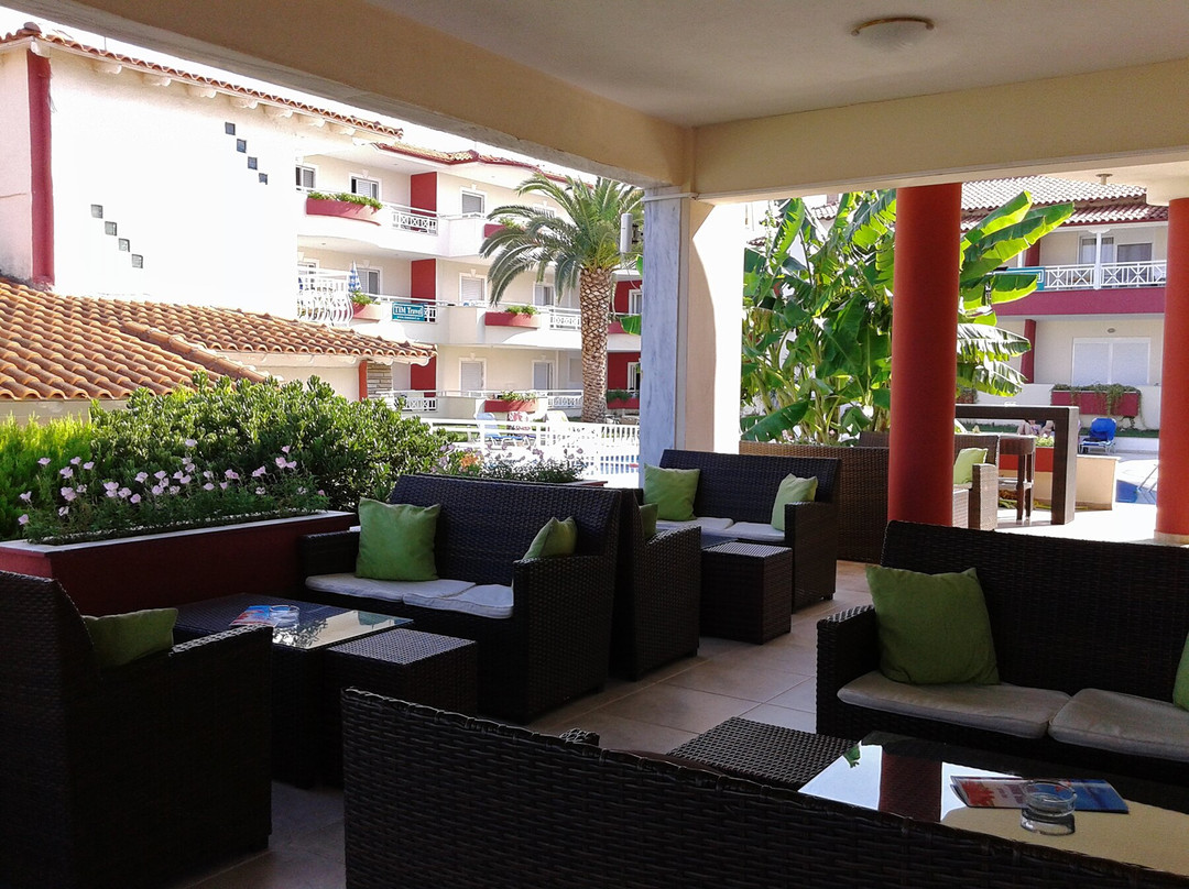 Athanasios Village Hotel主图