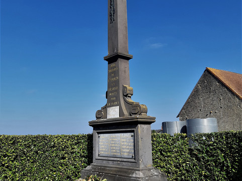 Monument Communal-Saint-Ouen-sur-Loire必去景点