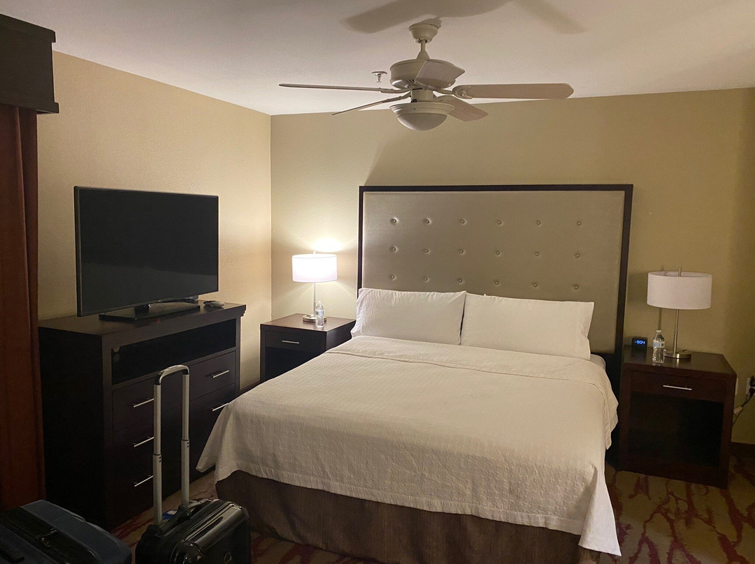 阿尔布开克机场希尔顿惠庭套房酒店主图