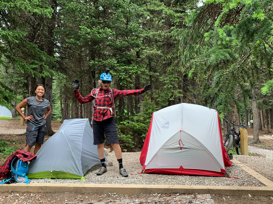 Flow Mountain Bike Adventures-坎莫尔必去景点