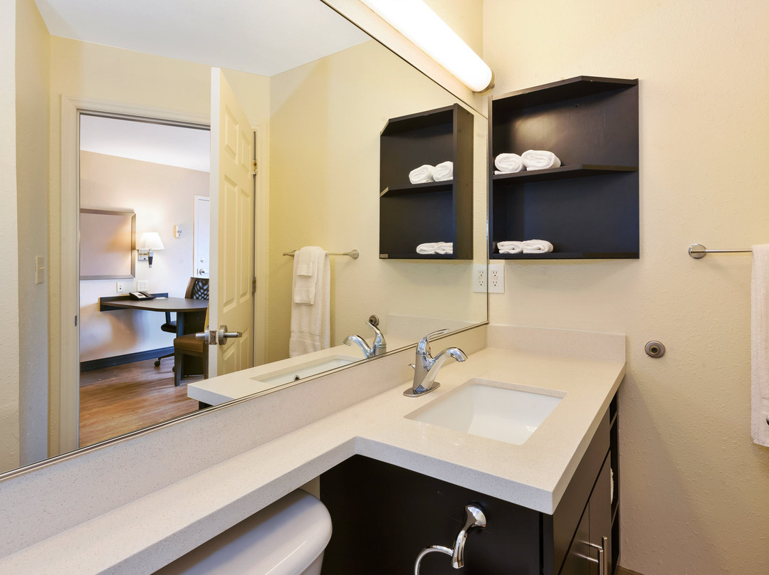 落基山烛木套房酒店主图