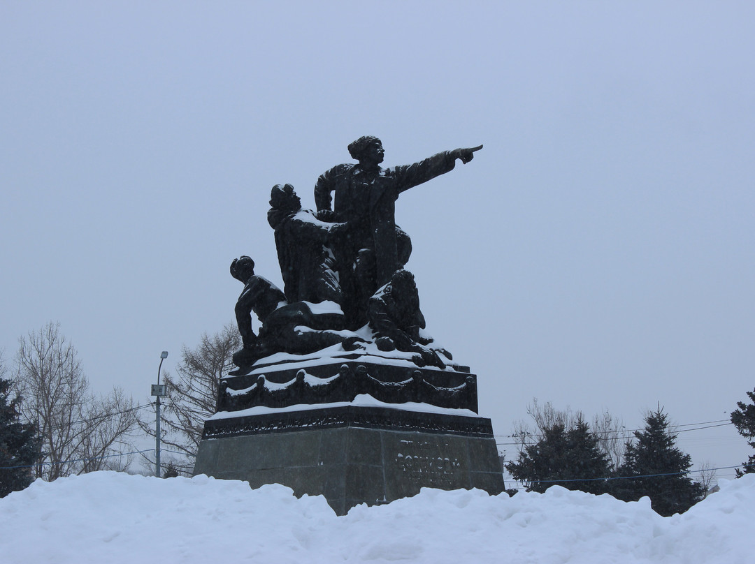 Monument to General Yefremov景点图片