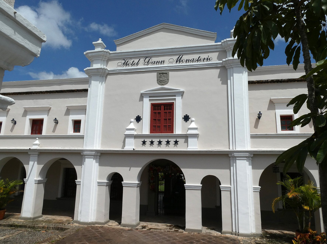 Hotel Dann Monasterio主图