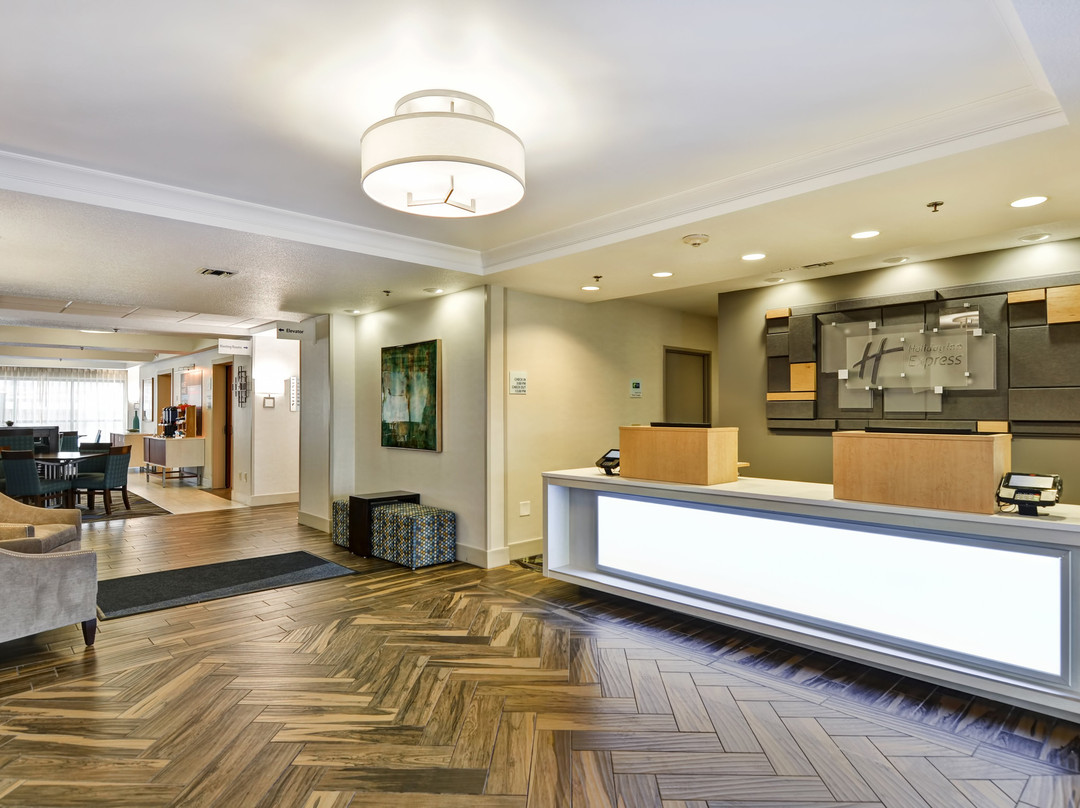 Holiday Inn Express & Suites Milwaukee-new Berlin By IHG主图