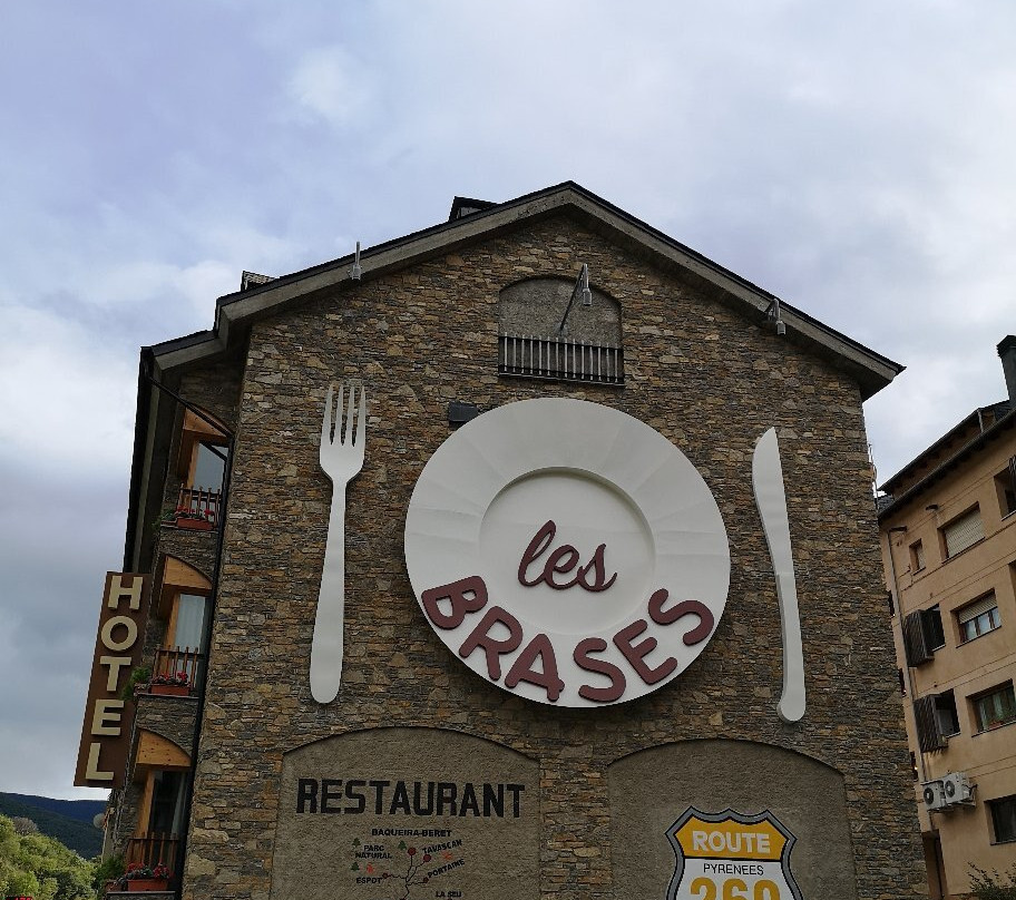 布拉塞斯酒店主图