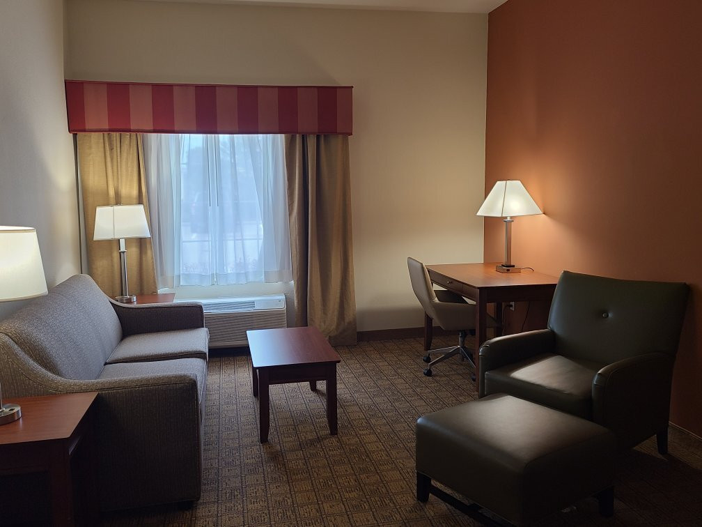 La Quinta Inn & Suites by Wyndham Port Arthur主图