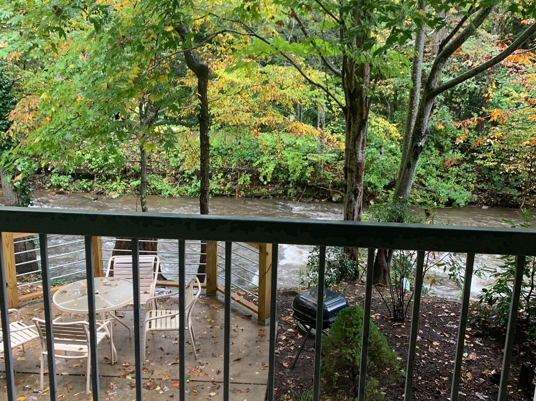 Four Seasons Inn主图