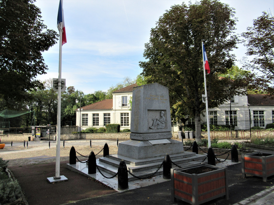 Monument Aux Morts景点图片