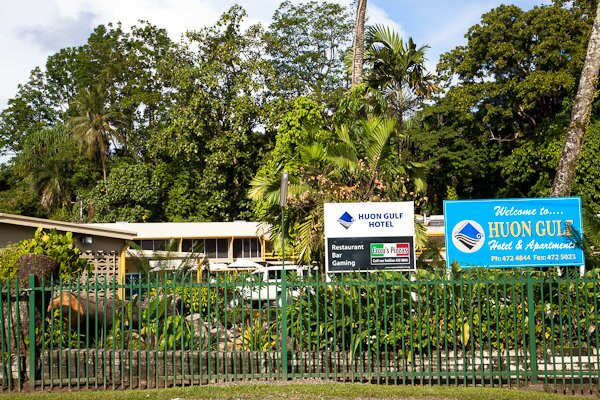 Huon Gulf Hotel & Apartments主图