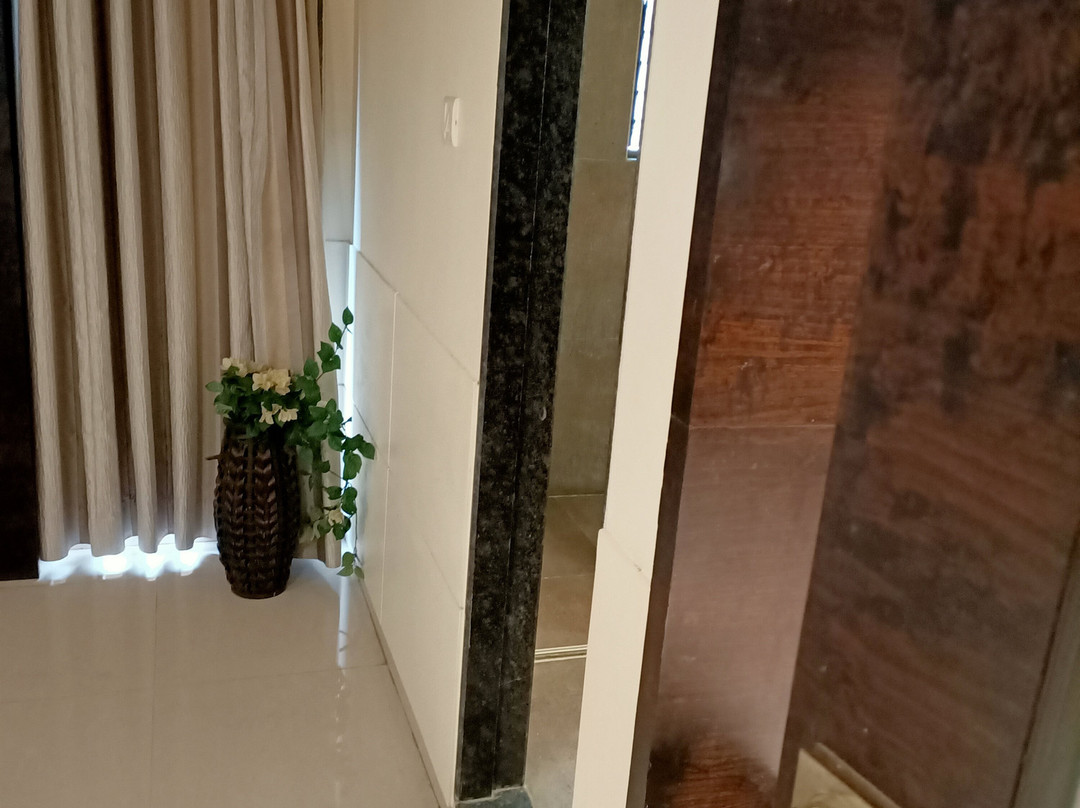 鲁德拉谢尔特商务酒店主图