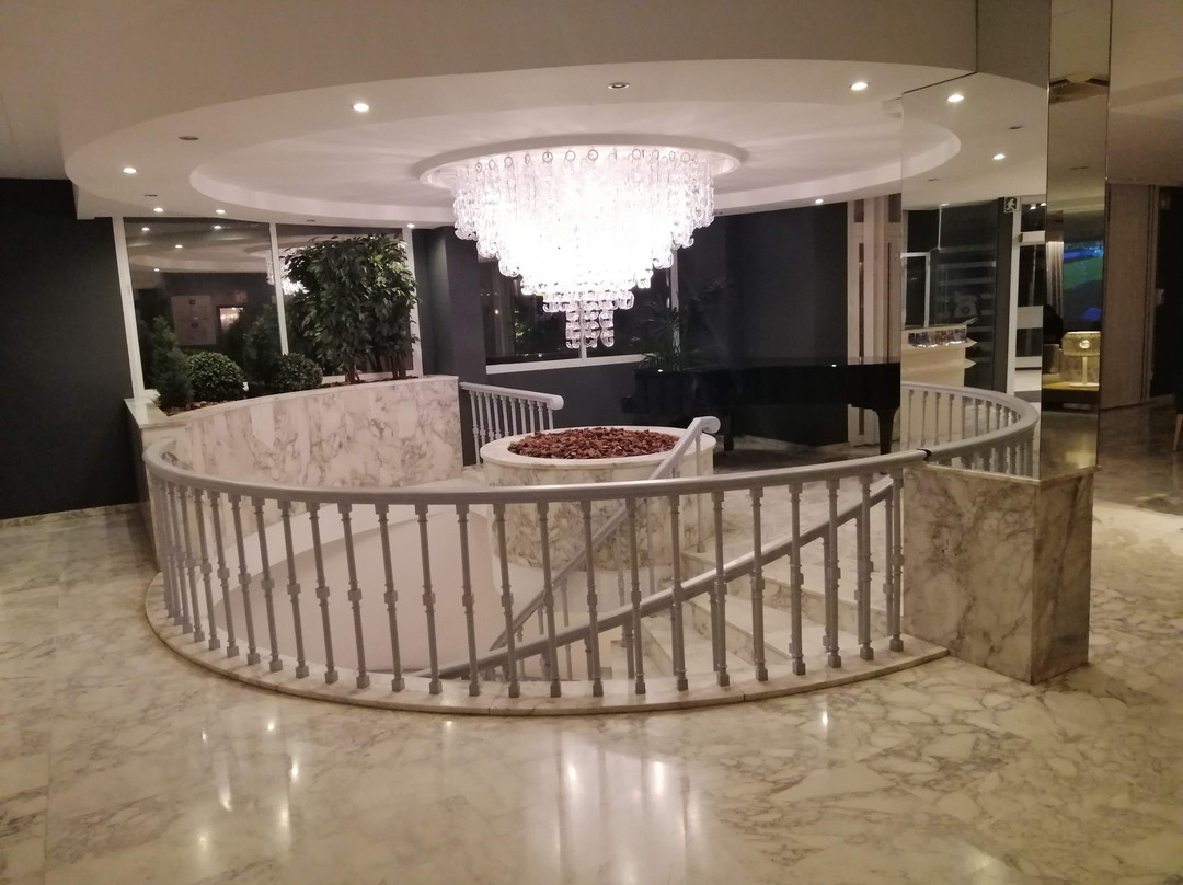伯纳特二酒店主图