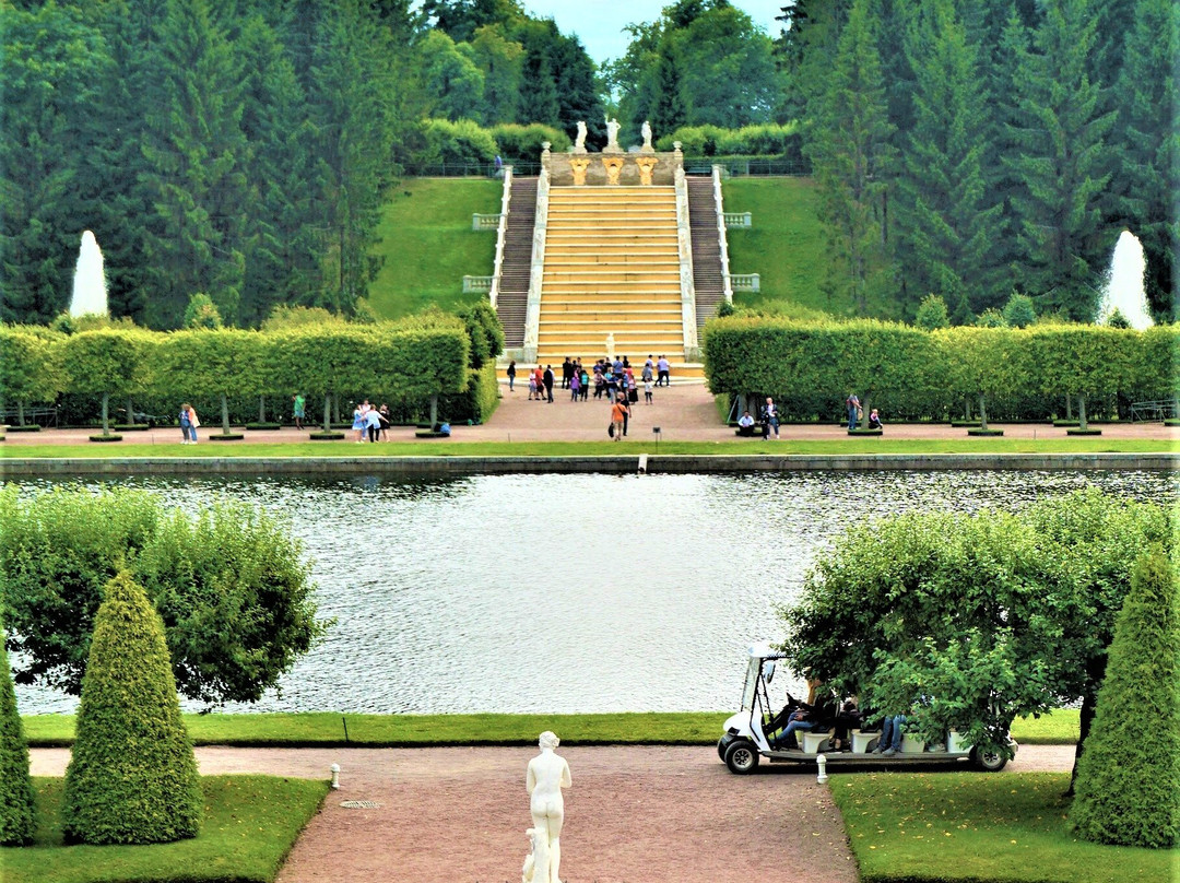 Park And Gardens of Peterhof景点图片