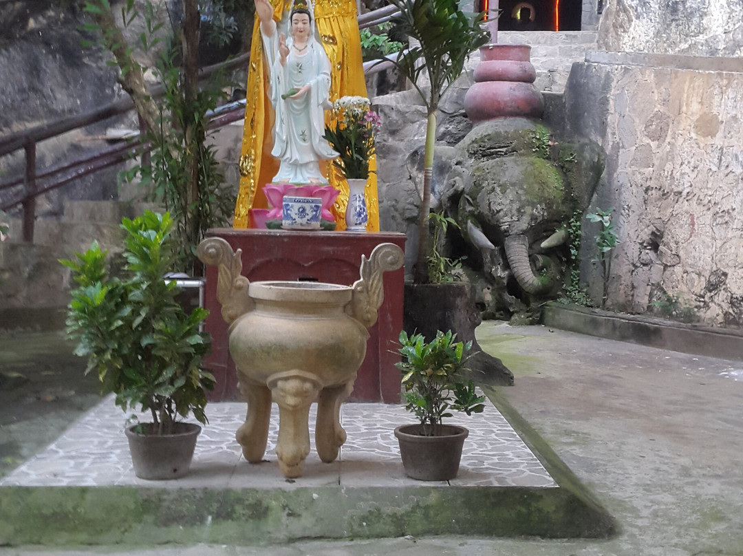 Thanh Van Pagoda (Thach Dong Cave Pagoda)-Ha Tien必去景点