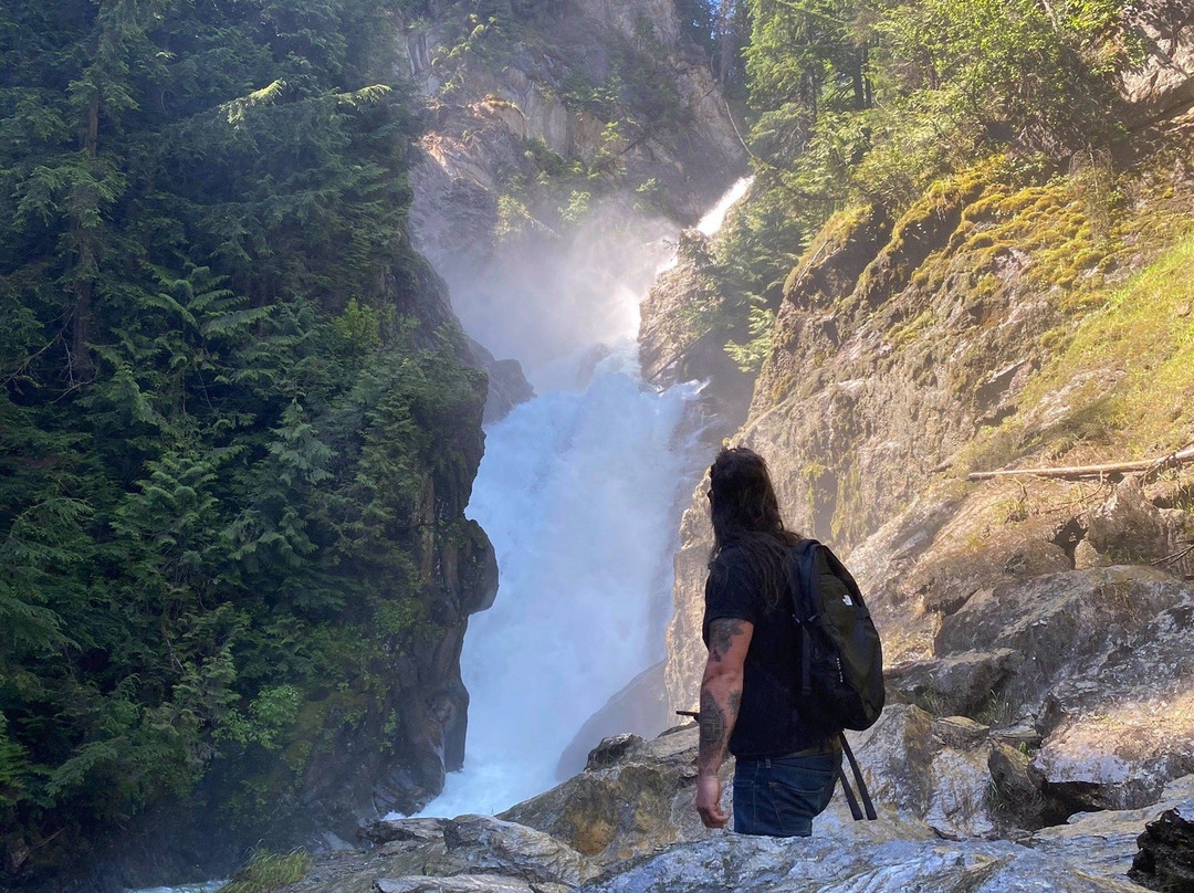 Bear Creek Falls景点图片