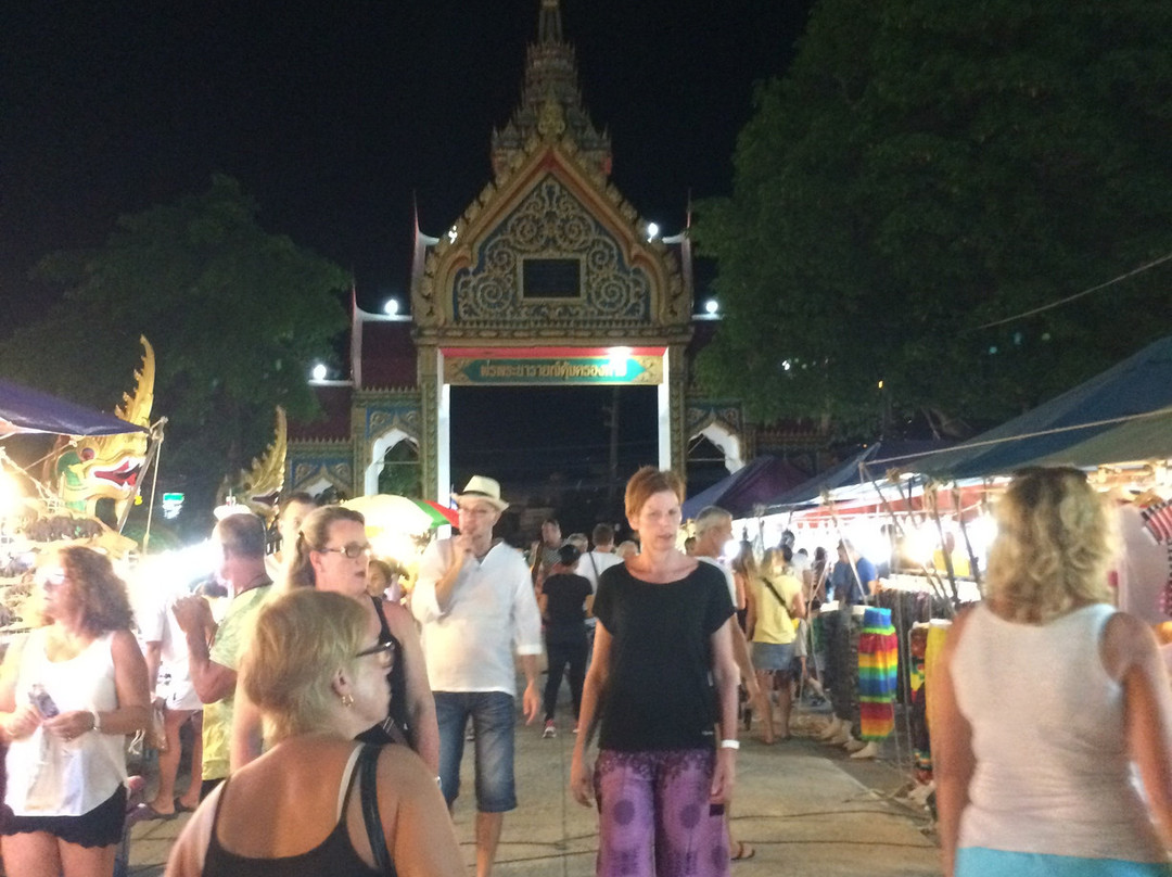 卡隆寺市场-卡伦必去景点