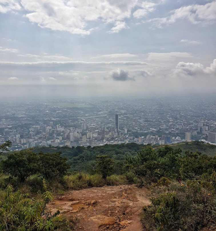 Cerro de Las Tres Cruces-卡利必去景点