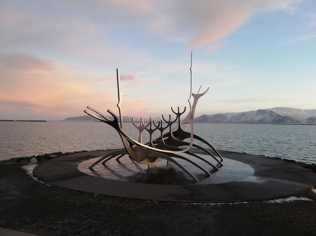 “太阳之舟”雕像景点图片